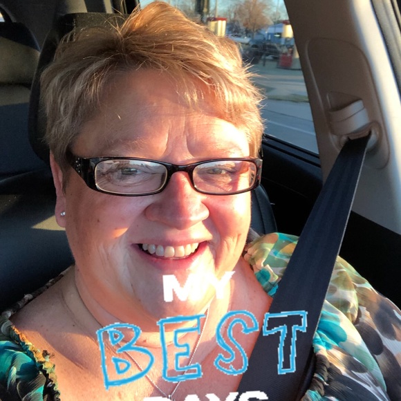 Meet your Posher, Tracy - Picture 1 of 2